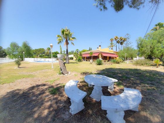 Foto 2 de Chalet en venta en Peña de las Águilas de 7 habitaciones con terraza y piscina