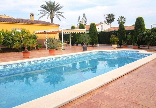 Foto 1 de Xalet en venda a Alzabares de 4 habitacions amb terrassa i piscina