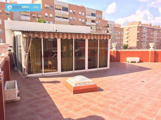 Foto 2 de Pis en venda a Altozano - Conde Lumiares de 4 habitacions amb terrassa i piscina