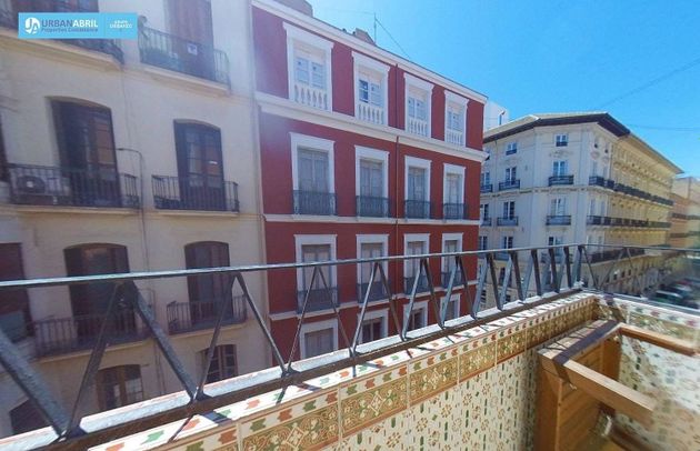 Foto 1 de Pis en venda a Centro - Alicante de 7 habitacions amb terrassa i balcó