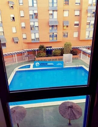 Foto 2 de Piso en venta en Garbinet de 4 habitaciones con piscina y garaje
