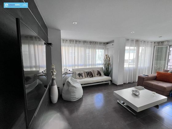 Foto 1 de Venta de piso en Centro - Alicante de 2 habitaciones con terraza y balcón