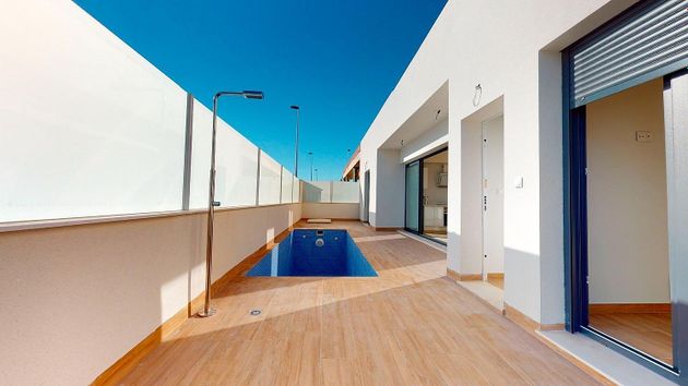 Foto 1 de Chalet en venta en San Pedro del Pinatar de 2 habitaciones con terraza y piscina