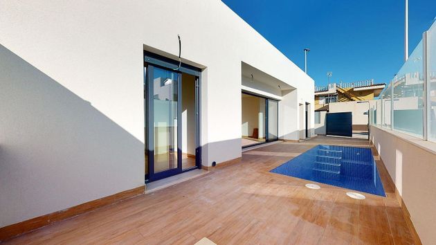 Foto 2 de Chalet en venta en San Pedro del Pinatar de 2 habitaciones con terraza y piscina