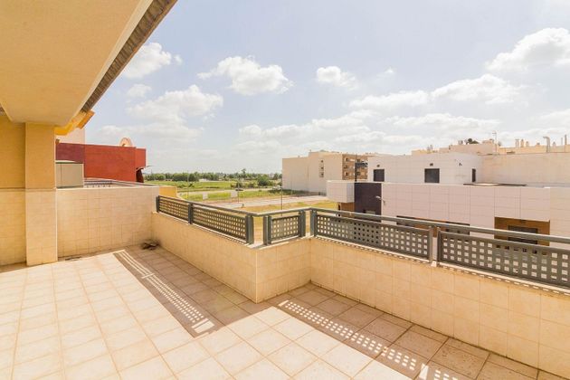 Foto 1 de Venta de casa en Callosa de Segura de 4 habitaciones con terraza y piscina