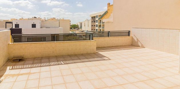 Foto 2 de Venta de casa en Callosa de Segura de 4 habitaciones con terraza y piscina