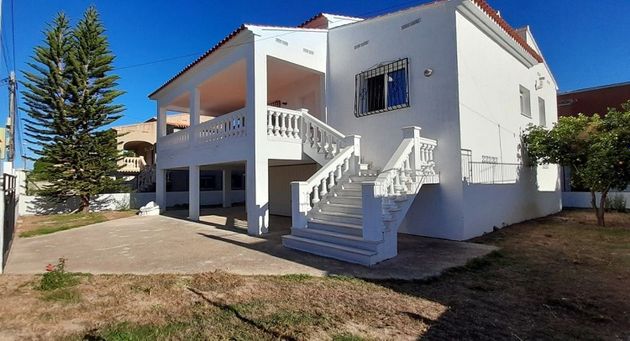 Foto 1 de Chalet en venta en Oliva Playa de 2 habitaciones con terraza y garaje