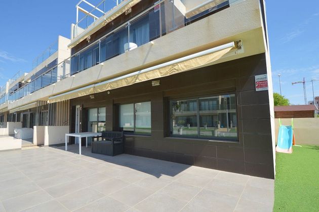 Foto 2 de Dúplex en venta en Torre de la Horadada de 4 habitaciones con terraza y piscina