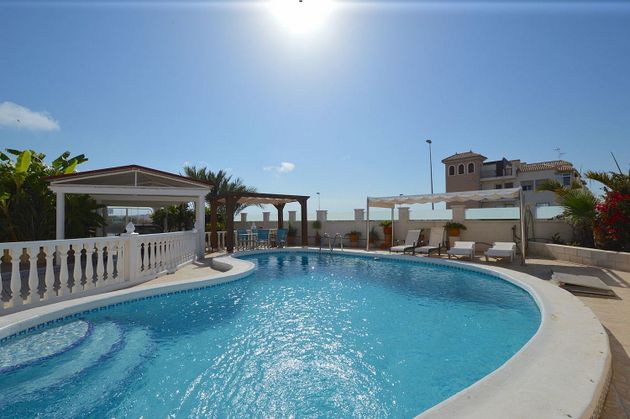 Foto 2 de Chalet en venta en  El Acequión - Los Naúfragos de 7 habitaciones con terraza y piscina