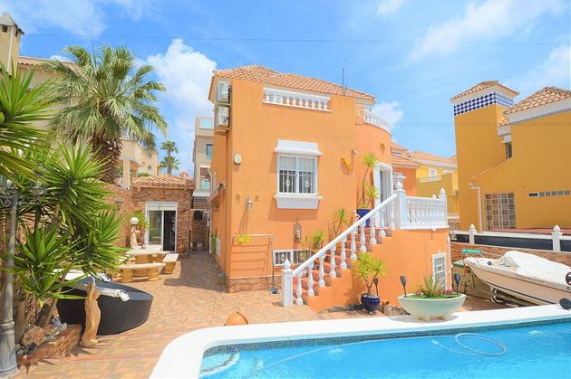Foto 1 de Xalet en venda a San Miguel de Salinas de 4 habitacions amb terrassa i piscina