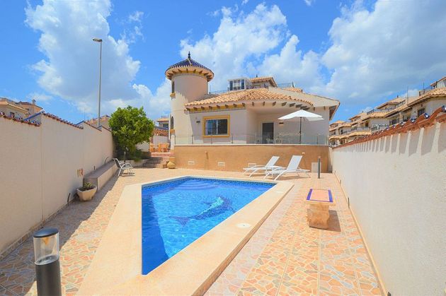 Foto 1 de Xalet en venda a Cabo Roig - La Zenia de 3 habitacions amb terrassa i piscina