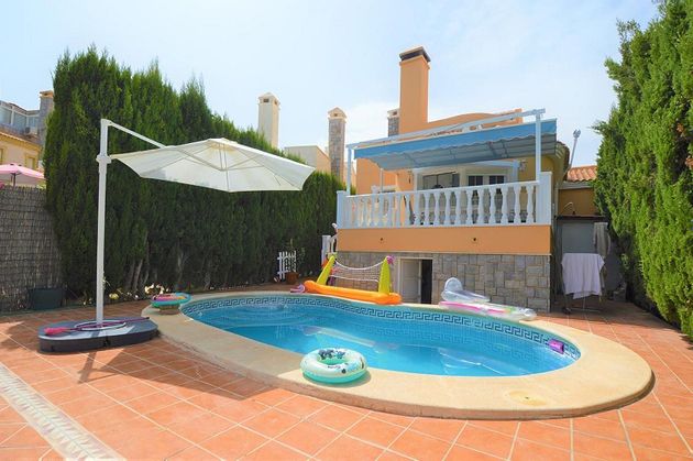 Foto 1 de Casa en venda a Cabo Roig - La Zenia de 4 habitacions amb terrassa i piscina