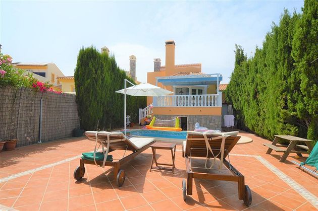 Foto 2 de Venta de casa en Cabo Roig - La Zenia de 4 habitaciones con terraza y piscina