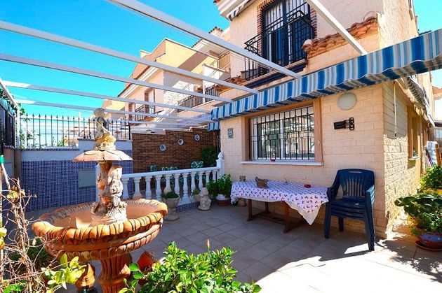 Foto 1 de Casa adossada en venda a El Mojón de 3 habitacions amb terrassa i piscina