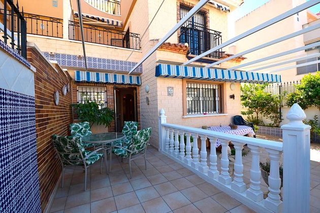 Foto 2 de Casa adossada en venda a El Mojón de 3 habitacions amb terrassa i piscina