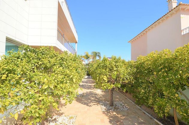 Foto 2 de Venta de chalet en Cabo Roig - La Zenia de 4 habitaciones con terraza y piscina
