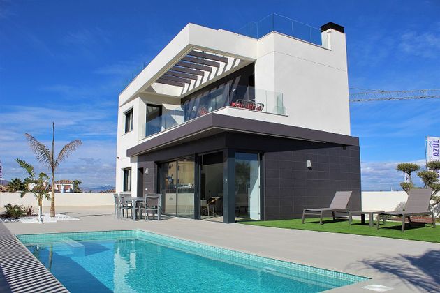Foto 1 de Casa en venta en Algorfa de 5 habitaciones con terraza y piscina