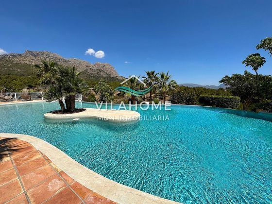 Foto 2 de Chalet en venta en Nucia (la) de 7 habitaciones con terraza y piscina