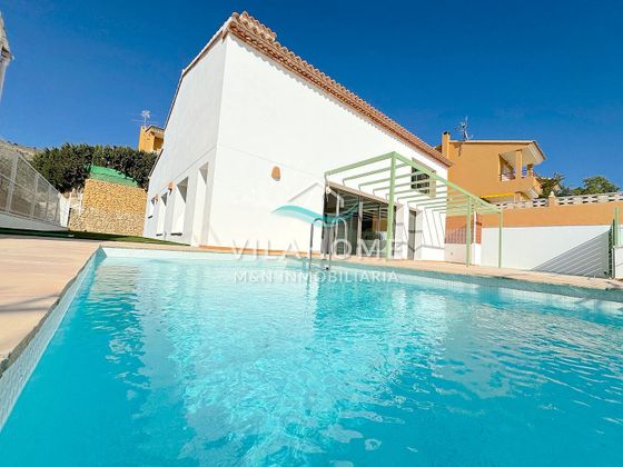 Foto 1 de Venta de chalet en Villajoyosa ciudad de 3 habitaciones con terraza y piscina