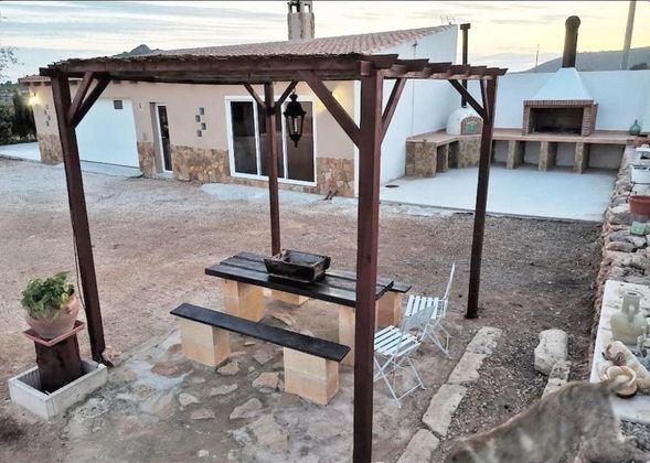 Foto 1 de Xalet en venda a Algueña de 3 habitacions amb terrassa i garatge