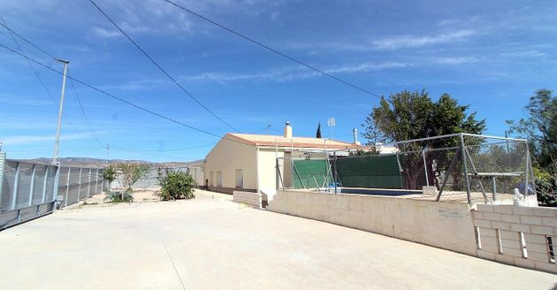 Foto 1 de Chalet en venta en Abanilla de 4 habitaciones con terraza y piscina