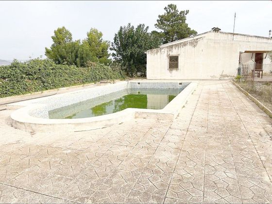 Foto 1 de Venta de chalet en Aspe de 3 habitaciones con piscina y jardín