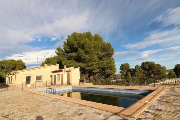 Foto 1 de Venta de casa rural en Aspe de 6 habitaciones con terraza y piscina