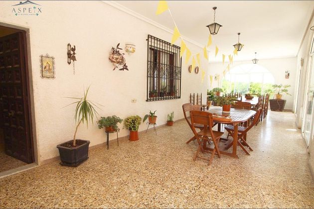 Foto 2 de Venta de chalet en Perleta - Maitino de 6 habitaciones con terraza y jardín