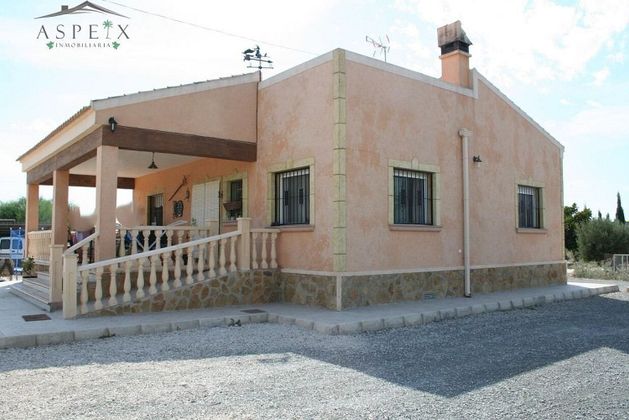 Foto 1 de Xalet en venda a Torrellano de 3 habitacions amb terrassa i jardí