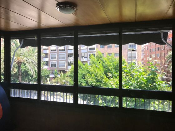 Foto 1 de Piso en venta en Ensanche - Diputación de 4 habitaciones con terraza y garaje