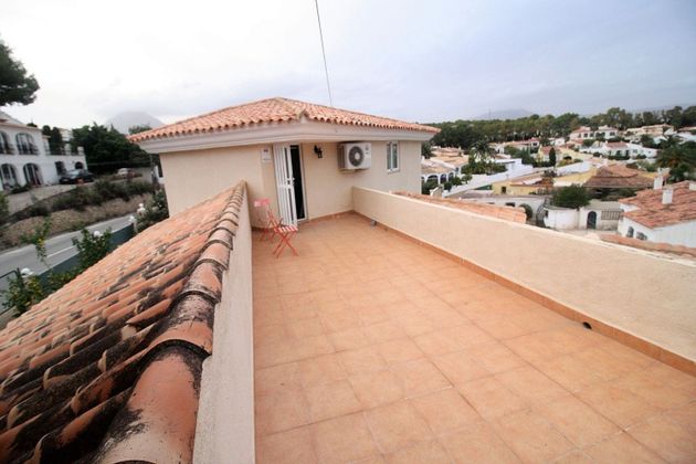 Foto 2 de Venta de chalet en Alfaz del Pi Pueblo-Urbanizaciones de 5 habitaciones con terraza y piscina