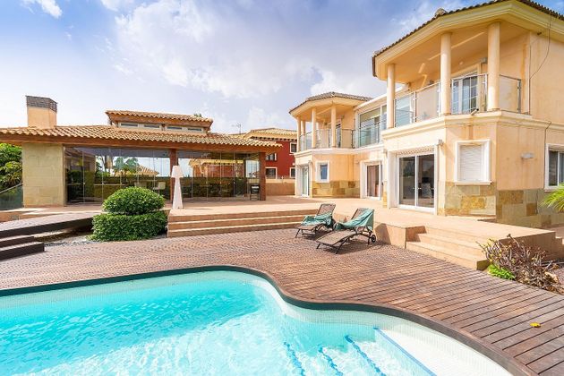 Foto 1 de Xalet en venda a calle Levante de 4 habitacions amb terrassa i piscina