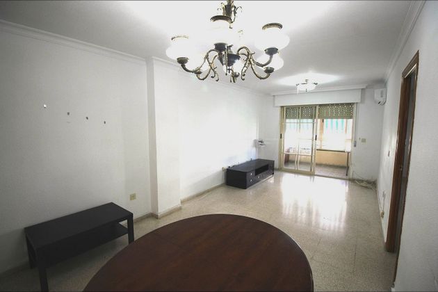 Foto 2 de Pis en venda a Benalúa de 3 habitacions amb terrassa i balcó