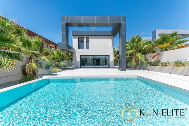 Foto 2 de Xalet en venda a Playa Mucha Vista de 7 habitacions amb terrassa i piscina