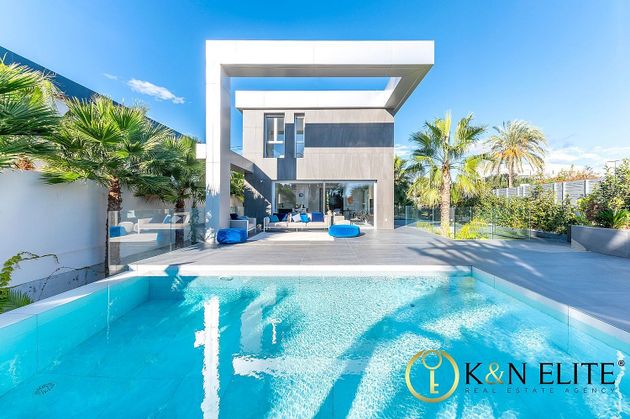 Foto 2 de Xalet en venda a Playa Mucha Vista de 7 habitacions amb terrassa i piscina