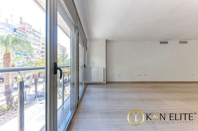 Foto 2 de Piso en venta en Ensanche - Diputación de 5 habitaciones con terraza y aire acondicionado