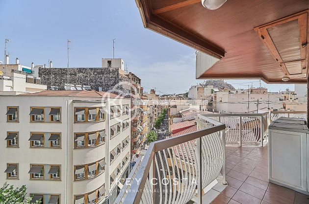 Foto 1 de Venta de piso en Mercado de 6 habitaciones con terraza y balcón