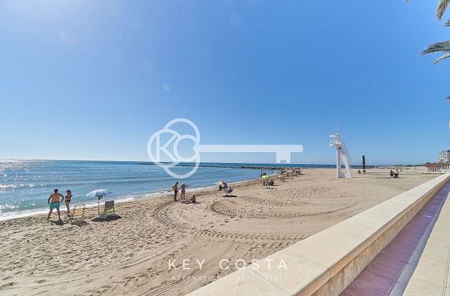 Foto 2 de Casa adossada en venda a Campello Playa de 3 habitacions amb terrassa i piscina