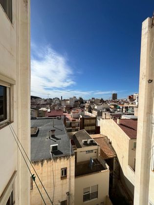 Foto 2 de Piso en venta en calle Teniente Llorca de 4 habitaciones con balcón