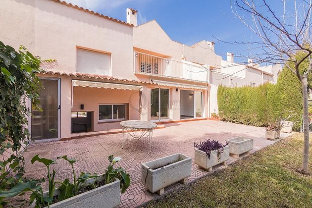 Foto 2 de Casa adosada en venta en Almajada-Ravel de 5 habitaciones con terraza y piscina