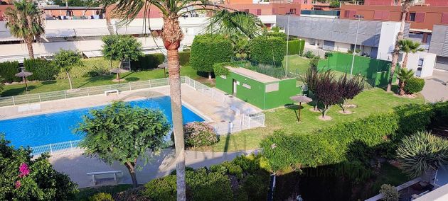 Foto 1 de Venta de ático en Alicante Golf de 3 habitaciones con terraza y piscina