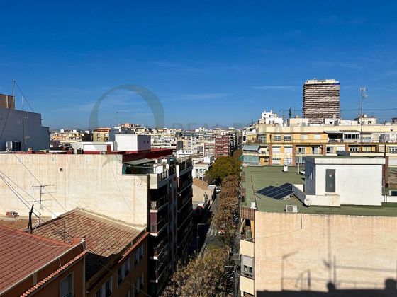 Foto 2 de Pis en venda a Ensanche - Diputación de 3 habitacions amb terrassa i garatge