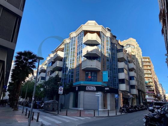 Foto 1 de Piso en alquiler en Ensanche - Diputación de 4 habitaciones con terraza y garaje