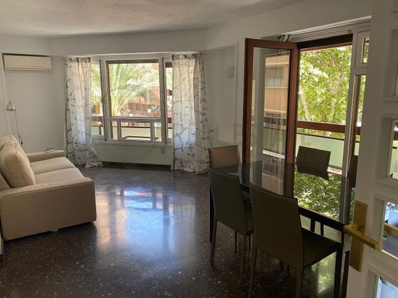 Foto 1 de Piso en alquiler en Ensanche - Diputación de 6 habitaciones con muebles y balcón