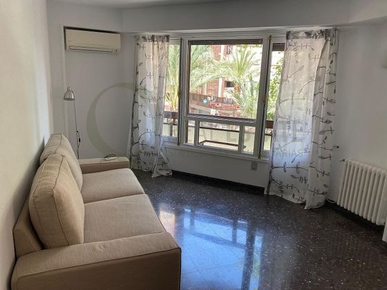 Foto 2 de Pis en lloguer a Ensanche - Diputación de 6 habitacions amb mobles i balcó