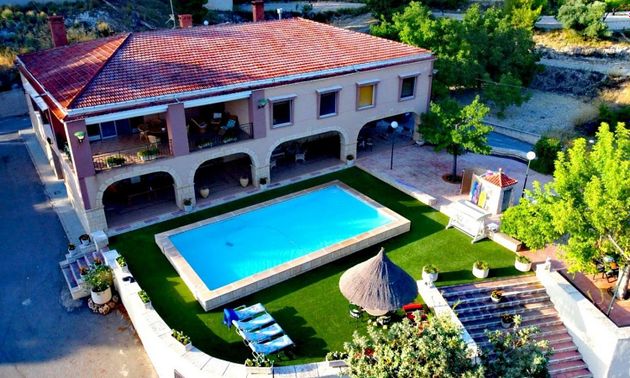 Foto 1 de Casa rural en venda a Ibi de 14 habitacions amb terrassa i piscina