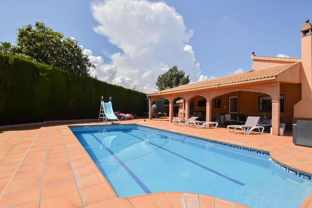 Foto 1 de Chalet en venta en calle Veleta de 4 habitaciones con terraza y piscina