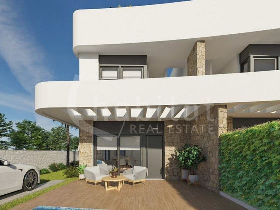 Foto 2 de Casa adossada en venda a Montesinos (Los) de 3 habitacions amb terrassa i piscina
