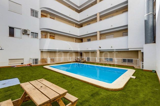 Foto 2 de Piso en venta en Montesinos (Los) de 3 habitaciones con terraza y piscina
