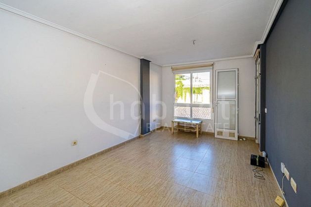 Foto 2 de Piso en venta en Montesinos (Los) de 3 habitaciones con ascensor